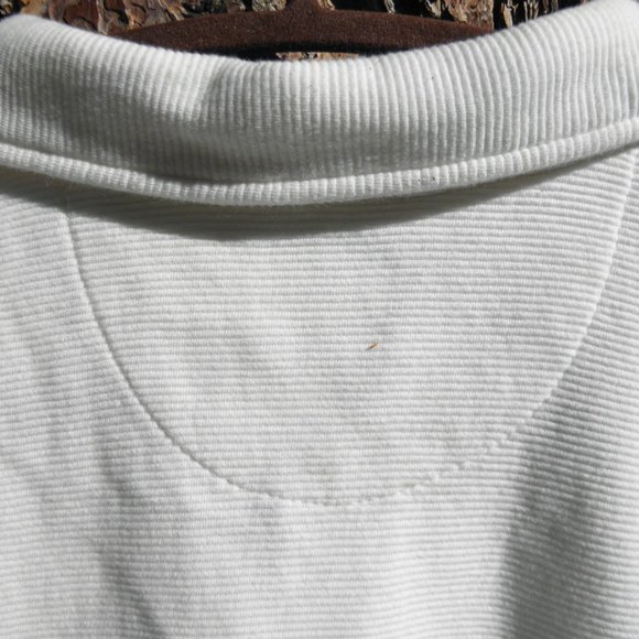 NWOT Men's Levis shirt. Heavy duty cotton. Very soft material. Large - Picture 5 of 7